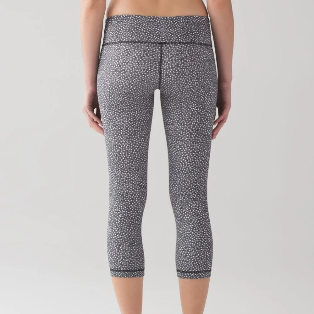 Lululemon Wunder Under Crop III Luxstreme 21in Sz12
